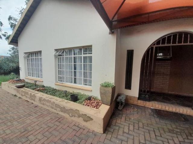 4 Bedroom House in Vanderbijlpark SE6