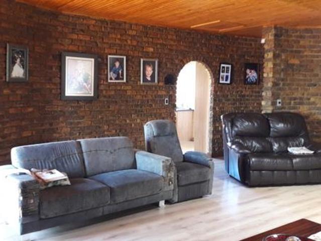 4 Bedroom House in Vanderbijlpark SE6