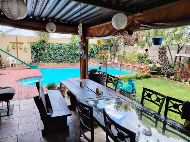 4 Bedroom House in Vanderbijlpark SE6