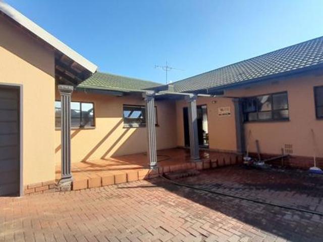 4 Bedroom House in Vanderbijlpark SE7