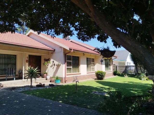 4 Bedroom House in Vanderbijlpark SE7