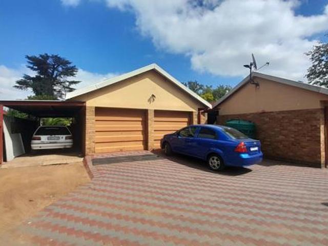 4 Bedroom House in Vanderbijlpark SE7