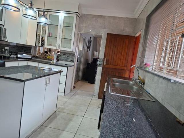 4 Bedroom House in Vanderbijlpark SE7