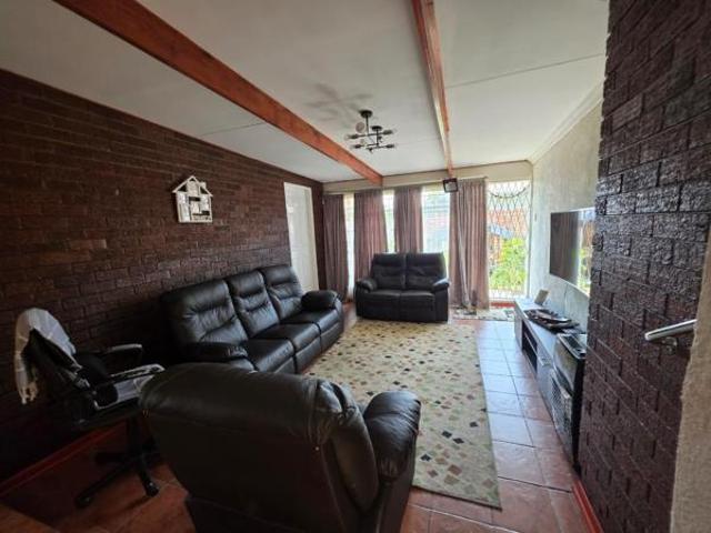 4 Bedroom House in Vanderbijlpark SE1