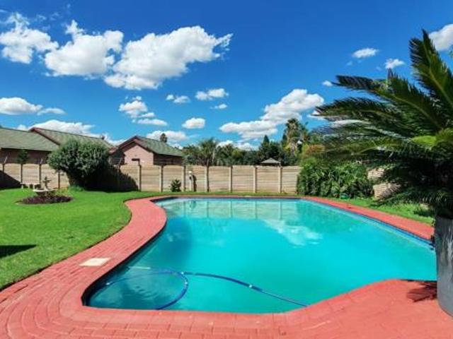 4 Bedroom House in Vanderbijlpark SE2
