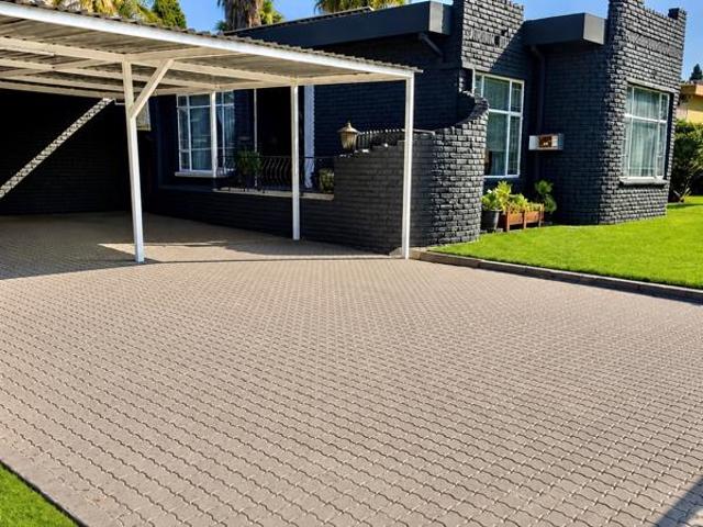 4 Bedroom House in Vanderbijlpark SE2
