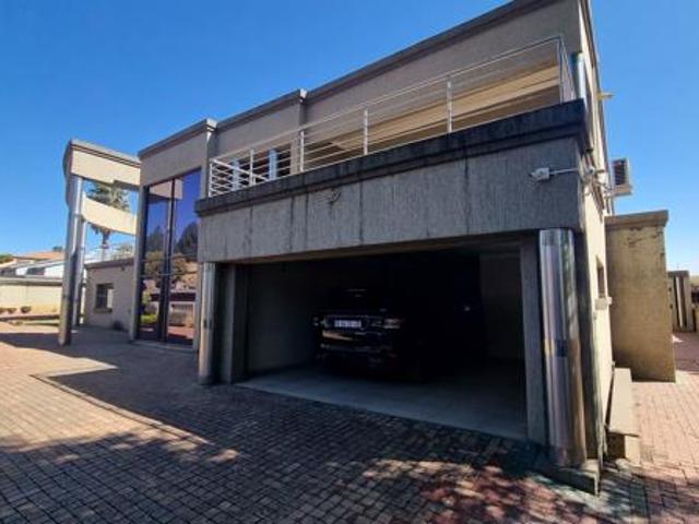 4 Bedroom House in Vanderbijlpark SE4