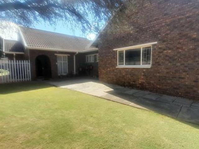 4 Bedroom House in Vanderbijlpark SE3