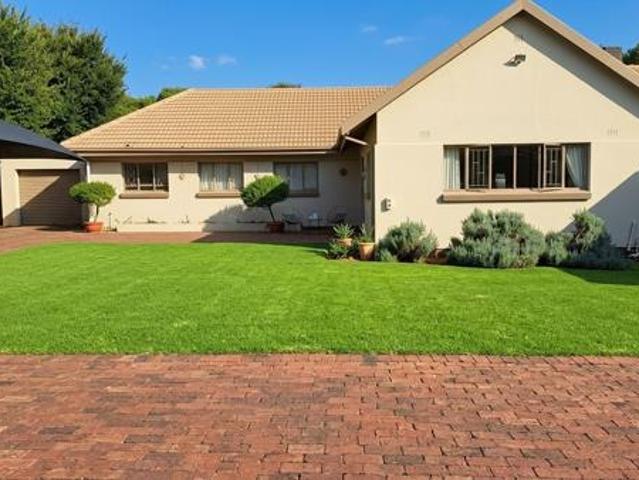 4 Bedroom House in Vanderbijlpark SW5