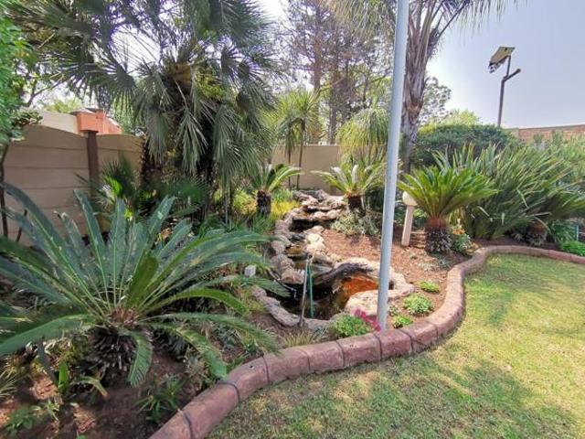 4 Bedroom House in Vanderbijlpark SW5