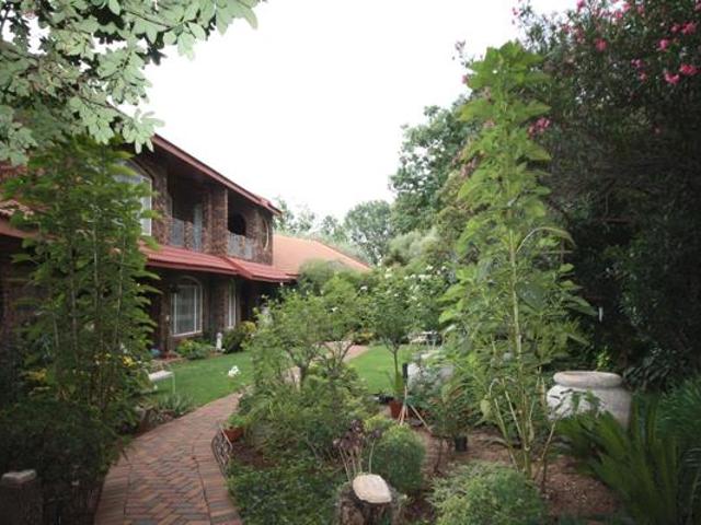 4 Bedroom House in Vanderbijlpark SW5