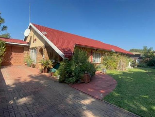 4 Bedroom House in Vanderbijlpark SW2