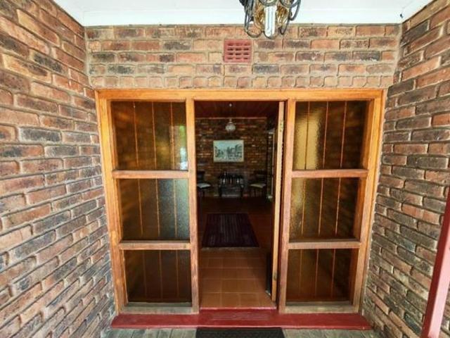 4 Bedroom House in Vanderbijlpark SW2