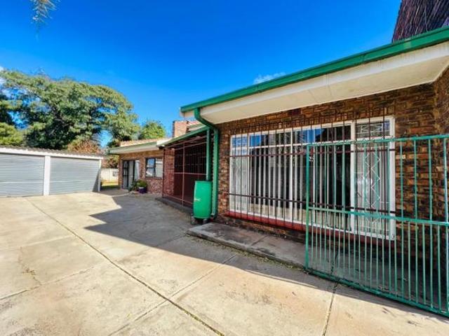 4 Bedroom House in Vanderbijlpark SW2