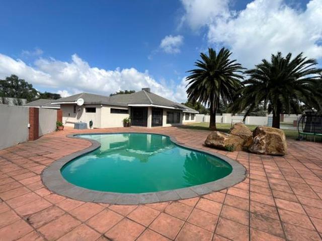 4 Bedroom House in Vanderbijlpark SW