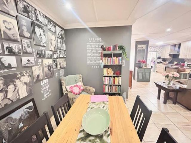 4 Bedroom House in Veld En Vlei