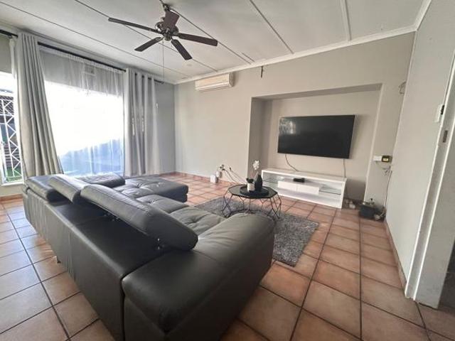4 Bedroom House in Veld En Vlei