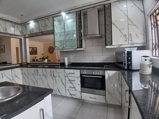 4 Bedroom House in Veldenvlei