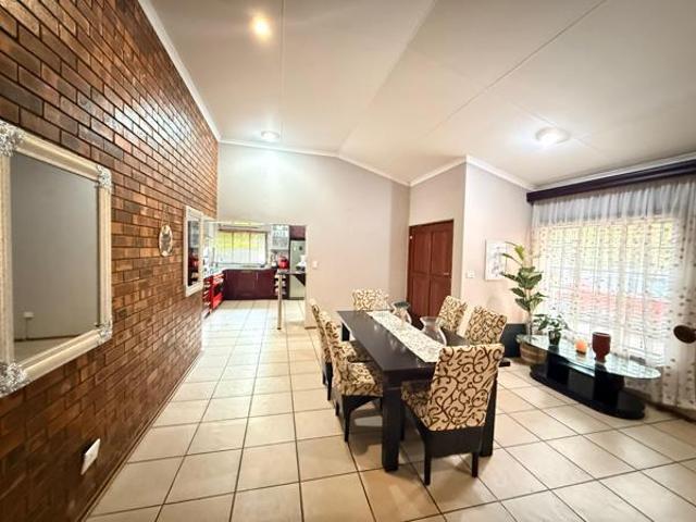 4 Bedroom House in Veldenvlei