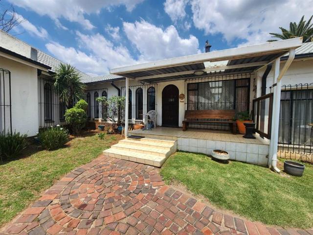 4 Bedroom House in Verwoerdpark