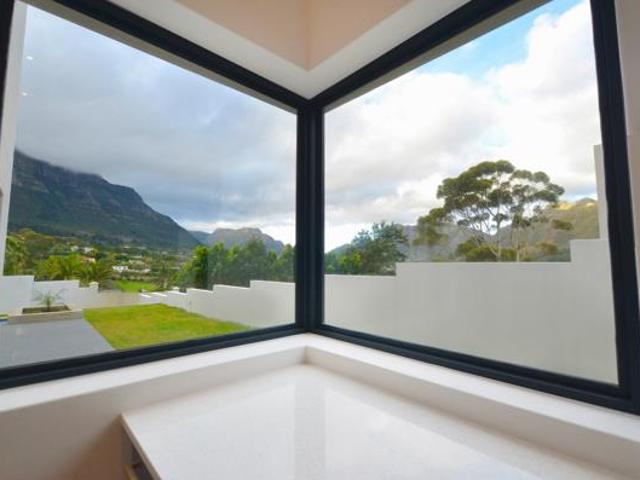 4 Bedroom House in Victorskloof