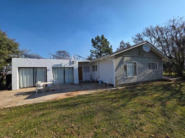 4 Bedroom House in Viljoenskroon