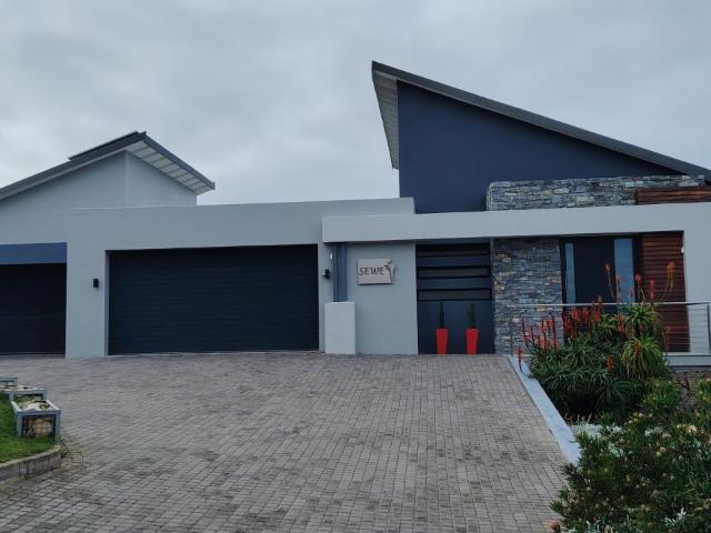 4 Bedroom House in Village on Sea