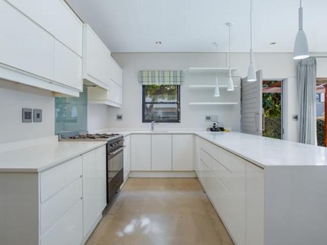 4 Bedroom House in Vrykyk