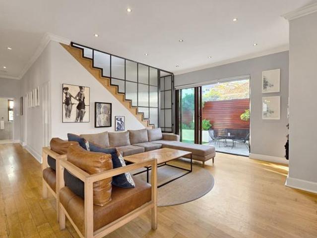4 Bedroom House in Vredehoek