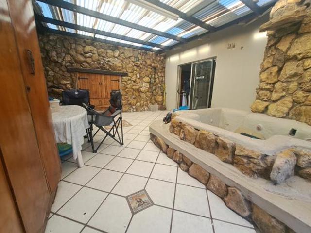 4 Bedroom House in Vredenburg