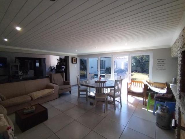 4 Bedroom House in Vredenburg