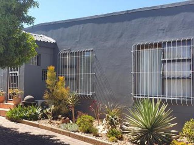 4 Bedroom House in Vredenburg