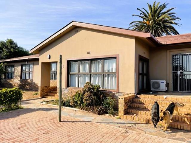 4 Bedroom House in Vredenburg