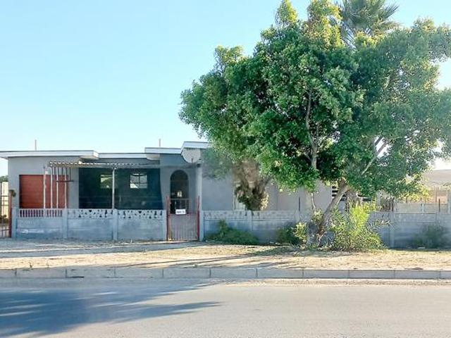 4 Bedroom House in Vredenburg
