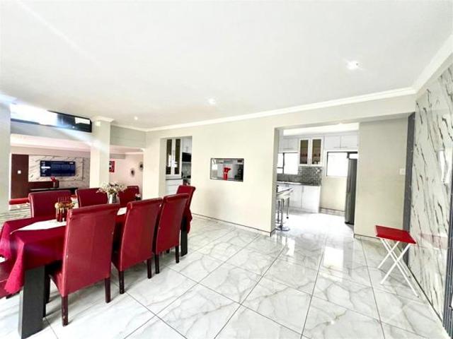 4 Bedroom House in Xanadu Eco Park