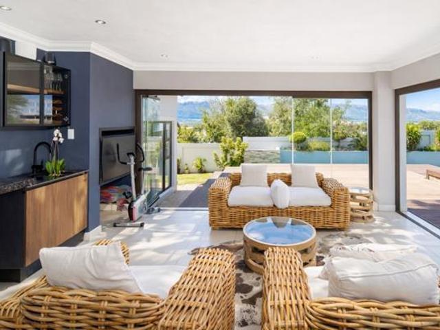 4 Bedroom House in Xanadu