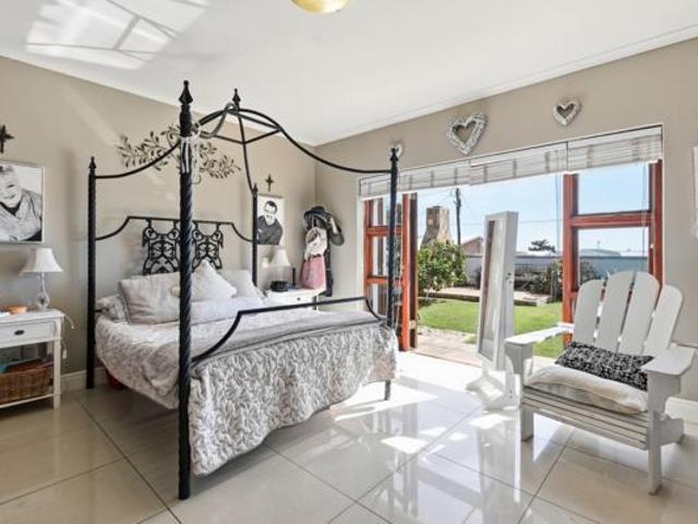 4 Bedroom House in Yzerfontein