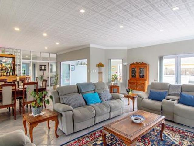 4 Bedroom House in Yzerfontein