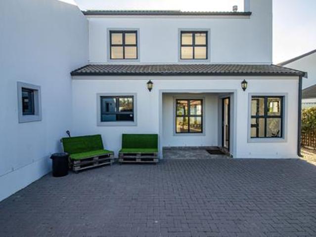 4 Bedroom House in Yzerfontein