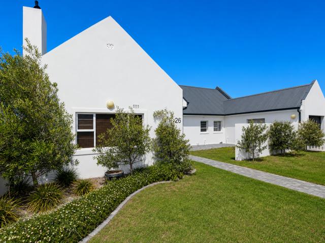 4 Bedroom House in Yzerfontein