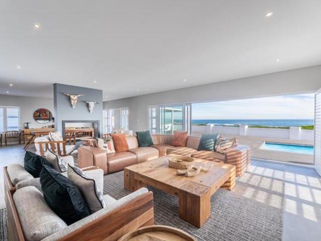 4 Bedroom House in Yzerfontein