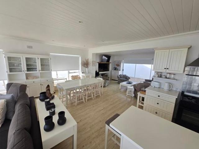 4 Bedroom House in Yzerfontein