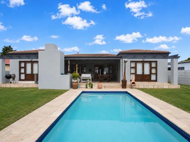 4 Bedroom House in Yzerfontein