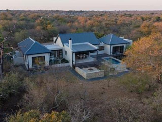 4 Bedroom House in Zandspruit Bush & Aero Estate