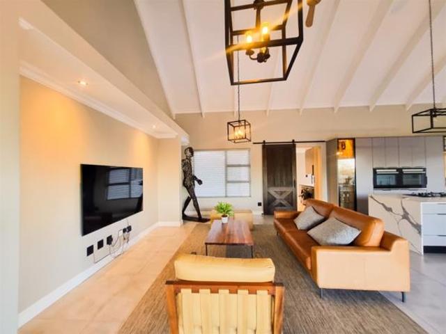 4 Bedroom House in Zandspruit Bush and Aero Estate