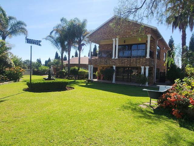 4 Bedroom House in Zeekoewater