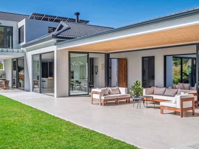 4 Bedroom House in Zwaanswyk