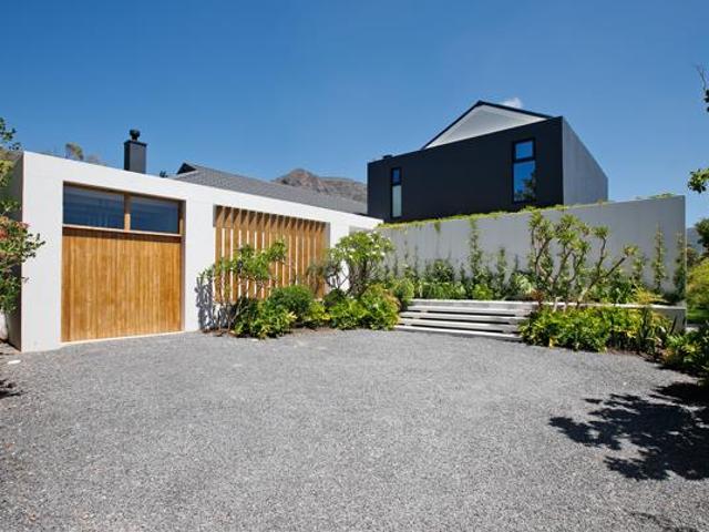 4 Bedroom House in Zwaanswyk