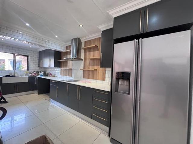 4 Bedroom House in Zwartkop