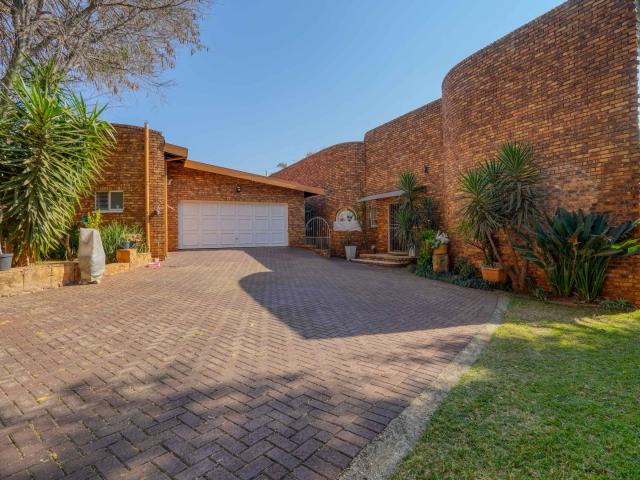 4 Bedroom House in Zwartkop